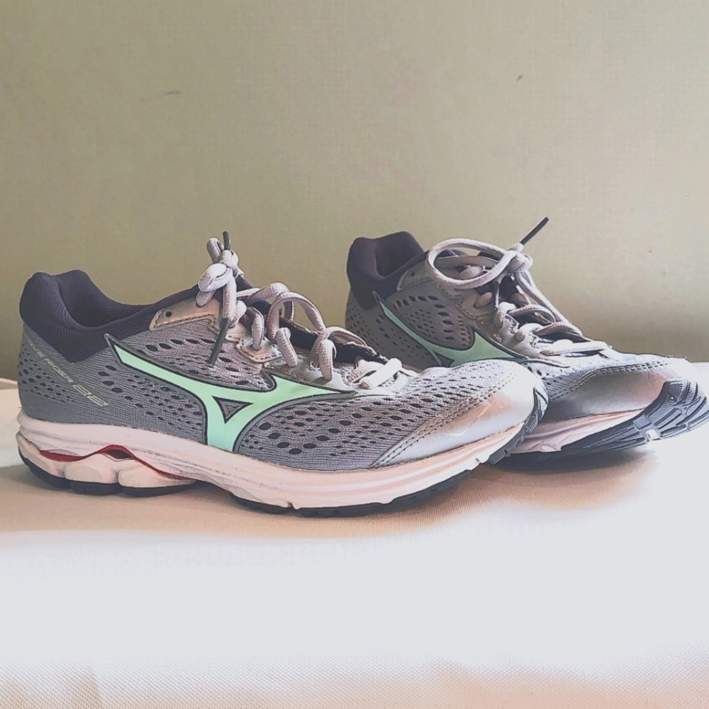 Mizuno Gray and Mint Athletic Shoes